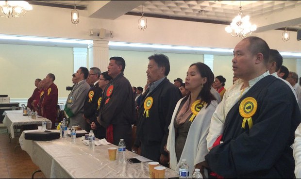 གསེར་གྱི་གཟེངས་རྟགས་ཕུལ་ནས་ལོ་༩འཁོར་བ། གསེར་གྱི་གཟེངས་རྟགས་ཕུལ་ནས་ལོ་༩འཁོར་བ།