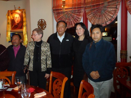 ཆོས་རིག་བཀའ་བློན་པདྨ་ཆོས་འབྱོར་མཆོག་ཡོ་རོབ་བྷེལ་ཇེམ་ལ་གཟིགས་སྐོར་སྐབས། ཆོས་རིག་བཀའ་བློན་པདྨ་ཆོས་འབྱོར་མཆོག་ཡོ་རོབ་བྷེལ་ཇེམ་ལ་གཟིགས་སྐོར་སྐབས།