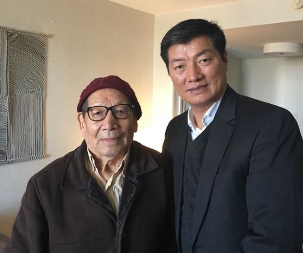 བསྟན་འཛིན་དབང་རྒྱལ་ལགས་ཀྱིས་དབུས་བོད་མིའི་སྒྲིག་འཛུགས་ལ་ཞལ་འདེབས་ཨ་སྒོར་ཁྲི་དགུ་ཕུལ་བ། བསྟན་འཛིན་དབང་རྒྱལ་ལགས་ཀྱིས་དབུས་བོད་མིའི་སྒྲིག་འཛུགས་ལ་ཞལ་འདེབས་ཨ་སྒོར་ཁྲི་དགུ་ཕུལ་བ།