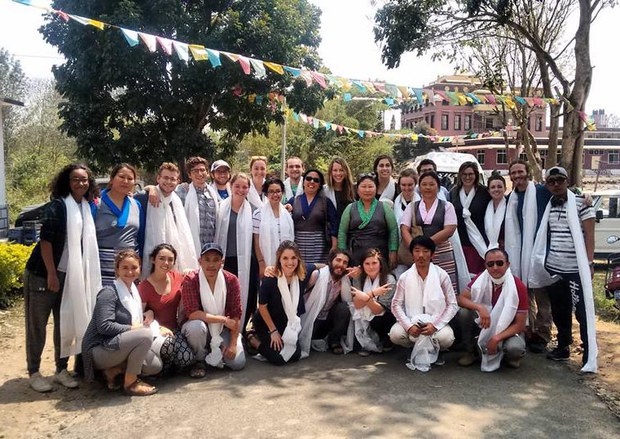 ཨ་རིའི་སློབ་མ༢༠ལྷག་ཙམ་སྦེ་ལ་ཀོ་པི་གཞིས་ཆགས་སུ་ལྟ་སྐོར་བྱེད་བཞིན་པ། ཨ་རིའི་སློབ་མ༢༠ལྷག་ཙམ་སྦེ་ལ་ཀོ་པི་གཞིས་ཆགས་སུ་ལྟ་སྐོར་བྱེད་བཞིན་པ།