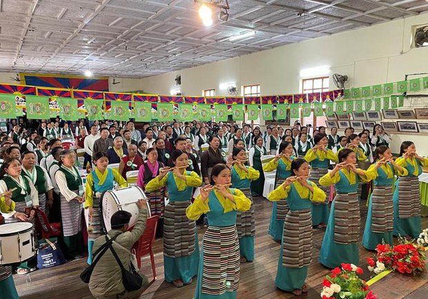 ཞོ་སྟོན་སྒྱུ་རྩལ་བ་དང་བོད་ཀྱི་བུད་མེད་ལྷན་ཚོགས་ལ་མཇལ་ཁ།