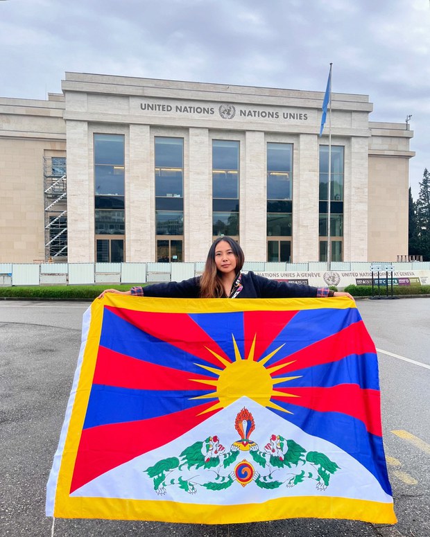 འཆི་མེད་ལྷ་མོ་ལགས་ནས་རྒྱལ་ཚོགས་ཀྱི་གླེང་སྟེགས་ཐོག་བོད་དོན་གླེང་བ།