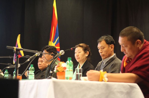སྤྱི་འཐུས་ཁག་ཅིག་སུད་སི་ནང་ཕེབས་འབྱོར་གནང་བ།