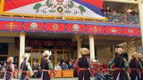 ༸གོང་ས་མཆོག་ལ་ནོ་སྦེལ་ཞི་བདེའི་གཟེངས་རྟགས་ཕུལ་ནས་མི་ལོ་ཧྲིལ་པོ་༢༦འཁོར་བ།