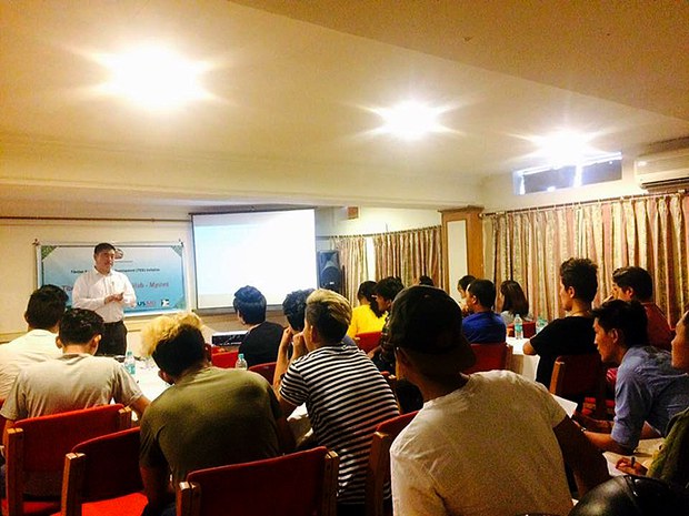 བོད་མིའི་སྒྲིག་འཛུགས་ནས་བོད་རིགས་སློབ་ཕྲུག་ཁག་ལ་ཚོང་ལས་ཐོག་ཟབ་སྦྱོང༌། བོད་མིའི་སྒྲིག་འཛུགས་ནས་བོད་རིགས་སློབ་ཕྲུག་ཁག་ལ་ཚོང་ལས་ཐོག་ཟབ་སྦྱོང༌།