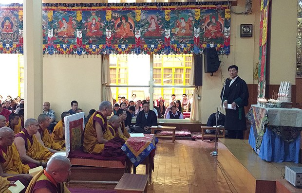 ཡེ་ཤེས་མཁའ་འགྲོ་ལགས་དང་གནས་སྐྱབས་ལགས་ཀྱི་ཆེད་དུ་མཆོད་འབུལ། ཡེ་ཤེས་མཁའ་འགྲོ་ལགས་དང་གནས་སྐྱབས་ལགས་ཀྱི་ཆེད་དུ་མཆོད་འབུལ།