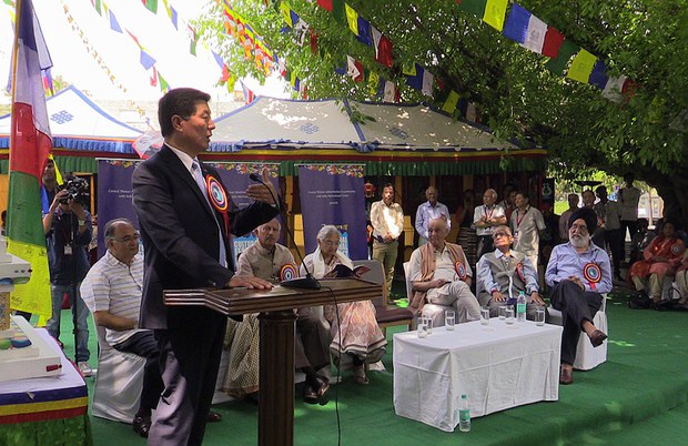 འདས་པའི་ལོ་ངོ་༦༠རིང་རྒྱ་གར་གཞུང་མང་གཉིས་ནས་བོད་མིར་མཐུན་འགྱུར་རོགས་རམ་གནང་བར་ཐུགས་རྗེ་ཆེ། འདས་པའི་ལོ་ངོ་༦༠རིང་རྒྱ་གར་གཞུང་མང་གཉིས་ནས་བོད་མིར་མཐུན་འགྱུར་རོགས་རམ་གནང་བར་ཐུགས་རྗེ་ཆེ།