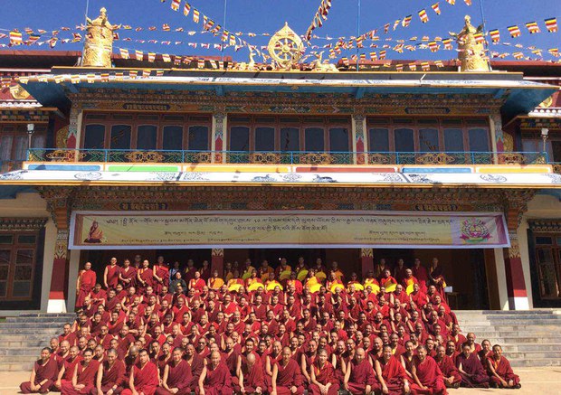 འབྲས་སྤུངས་དགོན་དུ་དབུ་ཕར་གྱི་རྩོད་པའི་ཆོས་ཐོག་ཆེན་མོ་ཞེས་བ་དབུ་འཛུགས། འབྲས་སྤུངས་དགོན་དུ་དབུ་ཕར་གྱི་རྩོད་པའི་ཆོས་ཐོག་ཆེན་མོ་ཞེས་བ་དབུ་འཛུགས།