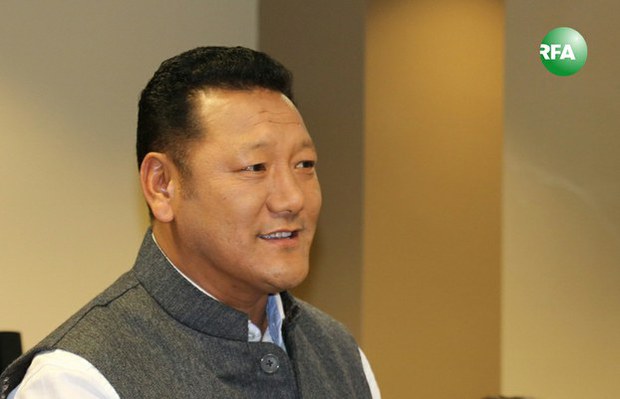 ཐག་ཆེན་ཆོས་གླིང་གཙུག་ལག་ཁང་གི་གླིང་སྐོར་ལམ་ཁར་སྦྱིན་པ་གཏོང་མི་ཆོག།