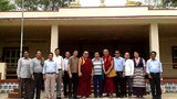 སྦེ་ལ་ཀོ་པི་རུ་རྒྱལ་བའི་ཕོ་བྲང་གི་ཉམ་བཟོ་ལས་འཆར་སྤེལ་བཞིན་པ། 