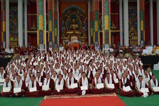 རྒྱ་གར་ལྷོ་ཕྱོགས་དགོན་སྡེ་ཁག་ཏུ་ཚན་རིག་གི་བསླབ་གཞི་ལག་བསྟར་དངོས་གཞི་ལོ་དྲུག་རིང་གནང་བའི་མཇུག་སྒྲིལ་མཛད་སྒོ། རྒྱ་གར་ལྷོ་ཕྱོགས་དགོན་སྡེ་ཁག་ཏུ་ཚན་རིག་གི་བསླབ་གཞི་ལག་བསྟར་དངོས་གཞི་ལོ་དྲུག་རིང་གནང་བའི་མཇུག་སྒྲིལ་མཛད་སྒོ།