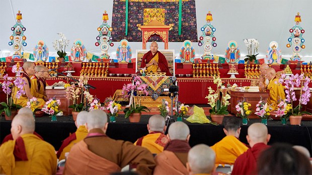 བྱང་ཨ་མི་རི་ཀའི་བཀའ་བརྒྱུད་སྨོན་ལམ་ཐེངས་༩པ་ཚོགས་བཞིན་པ། བྱང་ཨ་མི་རི་ཀའི་བཀའ་བརྒྱུད་སྨོན་ལམ་ཐེངས་༩པ་ཚོགས་བཞིན་པ།