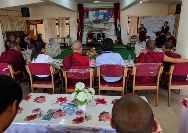 བྷེལ་ཀོབ་སེར་བྱེས་གྲྭ་ཚང་དུ་གནའ་དེང་གི་ཤེས་ཡོན་བརྗེ་ལེན་གྱི་ཆེད་ཁྲིམས་ལུགས་སྐོར་བགྲོ་གླེང་། བྷེལ་ཀོབ་སེར་བྱེས་གྲྭ་ཚང་དུ་གནའ་དེང་གི་ཤེས་ཡོན་བརྗེ་ལེན་གྱི་ཆེད་ཁྲིམས་ལུགས་སྐོར་བགྲོ་གླེང་།