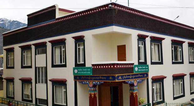 ཆོས་བརྒྱུད་དང་མདོ་སྟོད་སྤྱི་འཐུས་༢༠ནས་ཁོང་ཚོའི་ལངས་ཕྱོགས་དང་ཐག་གཅོད་དེར་འགྱུར་བ་མེད་ཅེས་གསལ་བཤད་གནང་ཡོད་པ།