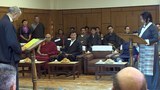 ཤེས་རིག་བཀའ་བློན་གསར་པ་པདྨ་དབྱངས་ཅན་ལགས་ནས་ལས་འཁུར་དམ་འབུལ་ཕུལ་ཡོད་པ།