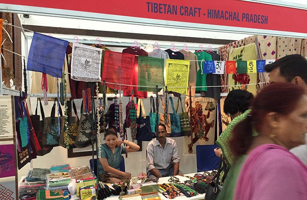ལྡི་ལི་ཕྱི་ཚོང་ཁང་གིས་ཚོང་ཟོག་བཟོ་ཚོང་གནང་ཕྱོགས། ལྡི་ལི་ཕྱི་ཚོང་ཁང་གིས་ཚོང་ཟོག་བཟོ་ཚོང་གནང་ཕྱོགས།