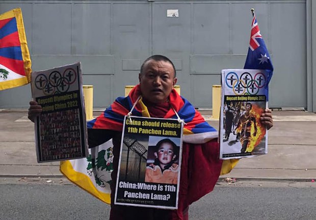 དགའ་ལྡན་གྲྭ་བག་གྲོ་ལགས་ཀྱིས་ལོ་༣༠འི་རིང་རྒྱ་ནག་ལ་ངོ་རྒོལ་གྱི་ལས་འགུལ་སྤེལ་བ།