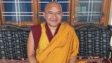 དགེ་བཤེས་བློ་བཟང་ཟླ་བ་ལགས་ཀྱིས་བདེ་སྐྱིད་གླིང་ས་གནས་སུ་གསུང་ཆོས་གནང་བཞིན་པ།