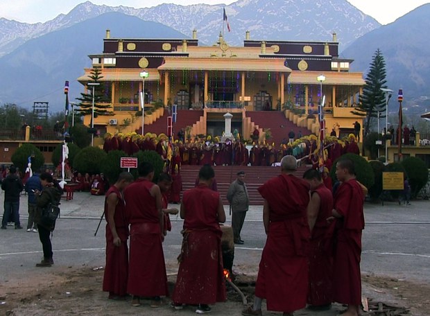 དཔལ་ལྡན་རྒྱུ་སྟོད་གྲྭ་ཚང་ནས་བར་ཆད་ཟློག་ཐབས་སུ་རིམ་གྲོ་གནང་ཡོད་པ། དཔལ་ལྡན་རྒྱུ་སྟོད་གྲྭ་ཚང་ནས་བར་ཆད་ཟློག་ཐབས་སུ་རིམ་གྲོ་གནང་ཡོད་པ།
