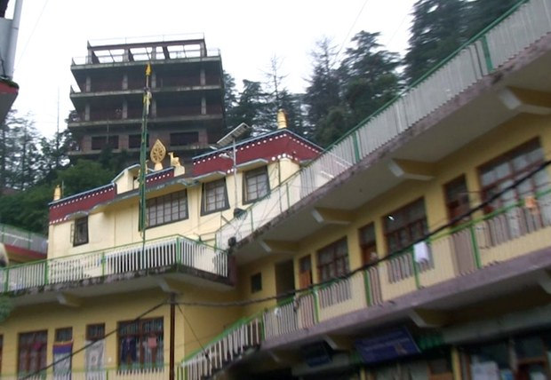 བཙོན་དགོན་དགའ་ལྡན་ཆོས་གླིང་ལ་ཆར་པས་གནོད་སྐྱོན། བཙོན་དགོན་དགའ་ལྡན་ཆོས་གླིང་ལ་ཆར་པས་གནོད་སྐྱོན།