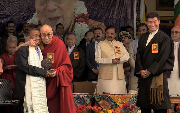 རྒྱ་གར་གཞུང་མང་གཉིས་ལ་ཐུགས་རྗེ་ཆེ་ཞུའི་མཛད་སྒོ་སྲུང་བརྩི་གཟབ་རྒྱས་ཞུས་ཡོད་པ། རྒྱ་གར་གཞུང་མང་གཉིས་ལ་ཐུགས་རྗེ་ཆེ་ཞུའི་མཛད་སྒོ་སྲུང་བརྩི་གཟབ་རྒྱས་ཞུས་ཡོད་པ།