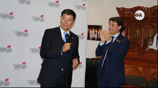 སྲིད་སྐྱོང་བློ་བཟང་སེངྒེ་མཆོག་ལ་གསོལ་སྟོན་བཤམས།