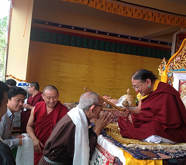 རྟ་ཕྱག་ཁྱུང་གསུམ་གྱི་བཀའ་དབང་། རྟ་ཕྱག་ཁྱུང་གསུམ་གྱི་བཀའ་དབང་།