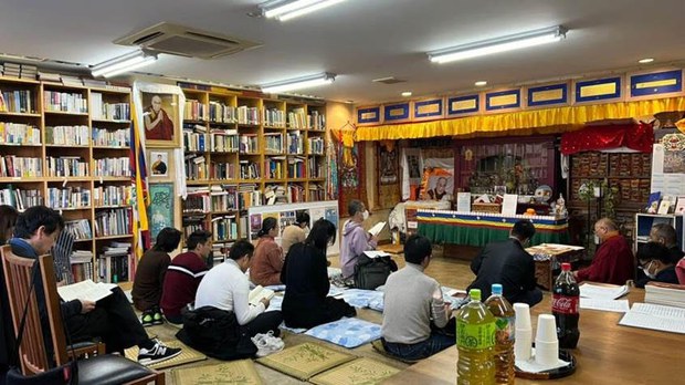 ཉི་ཧོང་བོད་མི་རྣམས་ནས་ས་ཡོམ་གོད་ཆག་ཕོག་པ་ཚོར་གདུང་སེམས་མཉམ་བསྐྱེད།