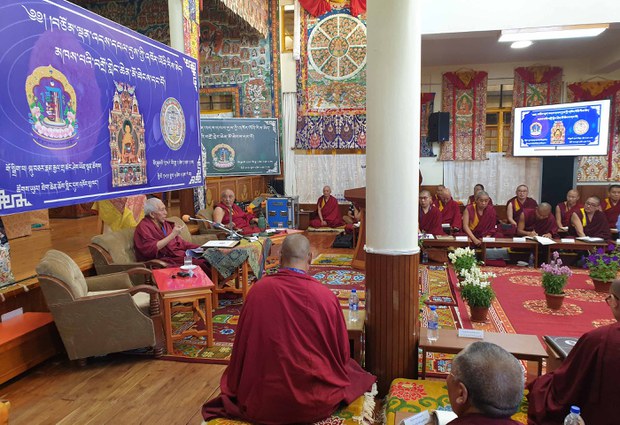 དུས་ཀྱི་འཁོར་ལོའི་རིས་མེད་མཁས་པའི་བགྲོ་གླེང་ཆེན་མོ།