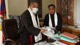 ཀརྨ་ཆུང་བདག་ལགས་ཀྱིས་ལོ་ལྔའི་རིང་མ་སུ་རི་བོད་ཁྱིམས་ཀྱི་སྤྱི་ཁྱབ་དྲུང་ཆེའི་ཐུགས་འགན་བཞེས་ཡོད་པ།