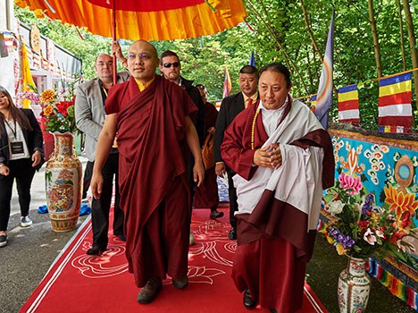 ཀརྨ་པ་མཆོག་ནས་སུད་སྒོར་ཁྲི་གཅིག་བསྩལ་བ། ཀརྨ་པ་མཆོག་ནས་སུད་སྒོར་ཁྲི་གཅིག་བསྩལ་བ།