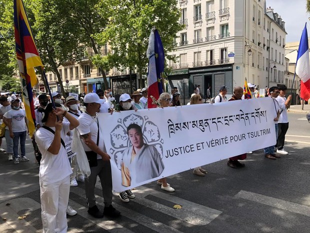 པེ་རིས་ནང་རྒྱ་རིགས་ཟ་ཁང་བདག་པོས་བོད་རིགས་ལས་བྱེད་པ་གཅིག་དམར་གསོད་བཏང་བ།