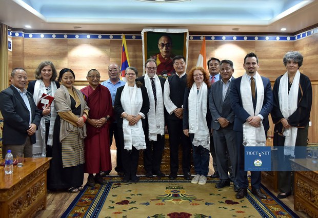 འཇར་མེ་ནིའི་གྲོས་ཚོགས་འཐུས་མི་རྡ་སར་ཕེབས་ཡོད་པ། འཇར་མེ་ནིའི་གྲོས་ཚོགས་འཐུས་མི་རྡ་སར་ཕེབས་ཡོད་པ།