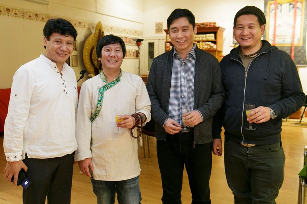 ཇར་མན་དུ་དེང་དུས་རི་མོའི་སྒྱུ་རྩལ་གྱི་འགྲེམས་སྟོན་གནང་བ།