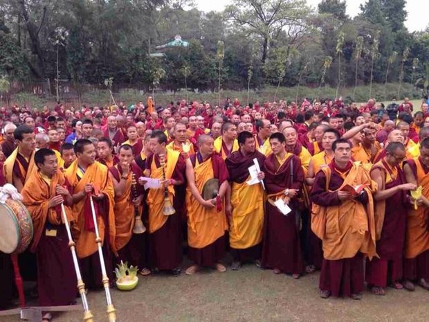 བོད་ཡུལ་བདེ་བའི་སྨོན་ལམ་ཆེད་དགེ་འདུན་པ་མང་པོ་མཉམ་ཞུགས་གནང་བའི་རྣམ་པ།