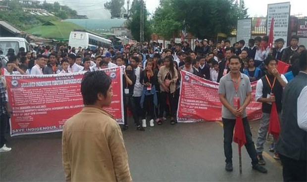 བོད་པར་ངོ་རྒོལ་ལ་མོན་པ་ཚོས་བློ་ཕམ་གནང་བ། བོད་པར་ངོ་རྒོལ་ལ་མོན་པ་ཚོས་བློ་ཕམ་གནང་བ།