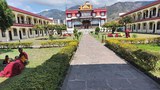 ལྡེ་ར་ལྡུན་ཁུལ་གྱི་དགོན་སྡེ་གྲྭ་ཚང་ནང་གི་དགེ་འདུན་པ་རྣམས་མུ་མཐུད་རང་སྦྱོང་བྱེད་བཞིན་ཡོད་པ།