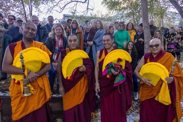ལ་དྭགས་ནང་རྟེན་གཞི་བྱས་པའི་མངའ་རིས་ནང་བསྟན་རིག་ལམ་སློབ་གཉེར་ཁང་།