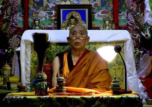 དགའ་ལྡན་ཁྲི་ཟུར་༧སྐྱབས་རྗེ་རི་རྫོང་རིན་པོ་ཆེ་མཆོག་གི་འཁྲུངས་སྐར་སྲུང་བརྩི།