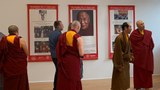 དབྱིན་ཡུལ་ནང་༸གོང་ས་༧སྐྱབས་མགོན་ཆེན་པོ་མཆོག་གི་ཐུགས་བསྐྱེད་དམ་བཅའ་བཞིའི་སྐོར་པར་རིས་འགྲེམས་སྟོན་གནང་བ།