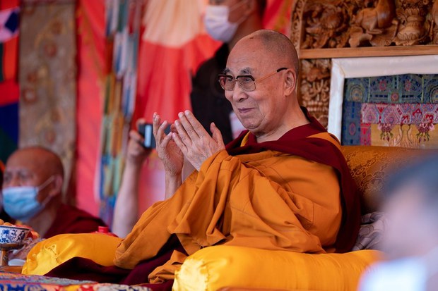 ༧གོང་ས་སྐྱབས་མགོན་ཆེན་པོ་མཆོག་ལ་ཚོགས་སྡེ་མི་འདྲ་བ་ལྔ་ཐུན་མོང་གིས་བརྟན་བཞུགས་བསྟར་འབུལ་ཞུ་རྒྱུ།