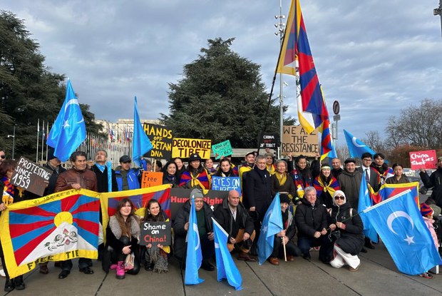 རྒྱ་ནག་གི་འགྲོ་བ་མིའི་ཐོབ་ཐང་ཐོག་བསྐྱར་ཞིབ་སྐབས་ངོ་རྒོལ།