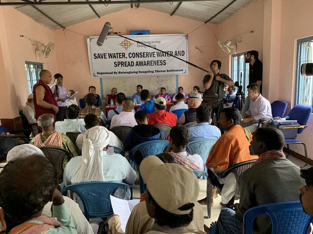 མོན་གྷོ་འདོད་རྒུ་གླིང་དུ་ཆར་ཆུ་དག་བསྐྱེལ་ལས་འཆར།