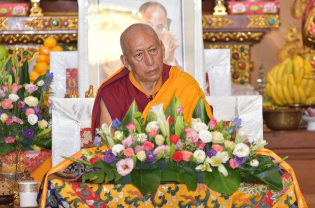 ཟམ་གདོང་རིན་པོ་ཆེ་མཆོག་ནས་གསུང་ཆོས་བསྩལ་རྒྱུ། ཟམ་གདོང་རིན་པོ་ཆེ་མཆོག་ནས་གསུང་ཆོས་བསྩལ་རྒྱུ།