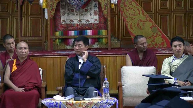 ས་རཱ་མཐོ་སློབ་དབུ་བརྙེས་ནས་ལོ་ངོ་ཉི་ཤུ་འཁོར་བ། ས་རཱ་མཐོ་སློབ་དབུ་བརྙེས་ནས་ལོ་ངོ་ཉི་ཤུ་འཁོར་བ།