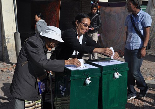 བཞུགས་སྒར་རྡ་རམ་ས་ལར་༢༠༡༦ལོའི་བཀའ་སྤྱི་གཉིས་ཀྱི་སྔོན་འགྲོ་འོས་བསྡུ་གནང་སྐབས་ཀྱི་འདྲ་པར།