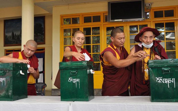 བཞུགས་སྒར་དུ་སྔོན་འགྲོའི་འོས་བསྡུ་སྐབས།