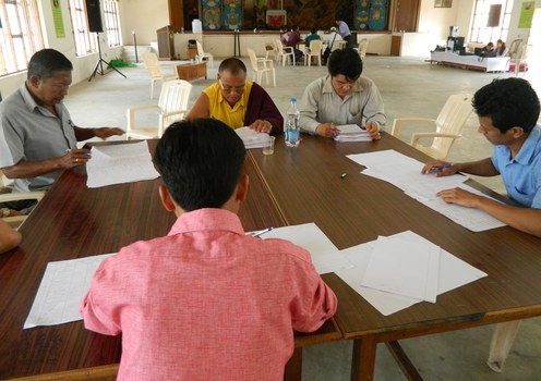 རྒྱ་གར་ལྷོ ཕྱོགས་ཁུལ་དུ་སྲིད་སྐྱོང་གི་སྔོན་འགྲོའི་འོས་བསྡུའི་ནང་ སྲིད་སྐྱོང་ལས་ཐོག་བློ་བཟང་སེང་གེ་ལགས་ལ་འོས་ཤོག་མང་ཤོས་ཐོབ་ཡོད་པ།