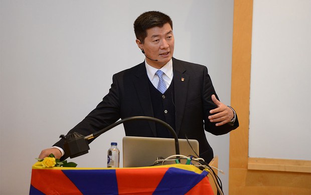 སྲིད་སྐྱོང་མཆོག་སུ་ཝི་ཌེན་ནང་ཕེབས་པ།