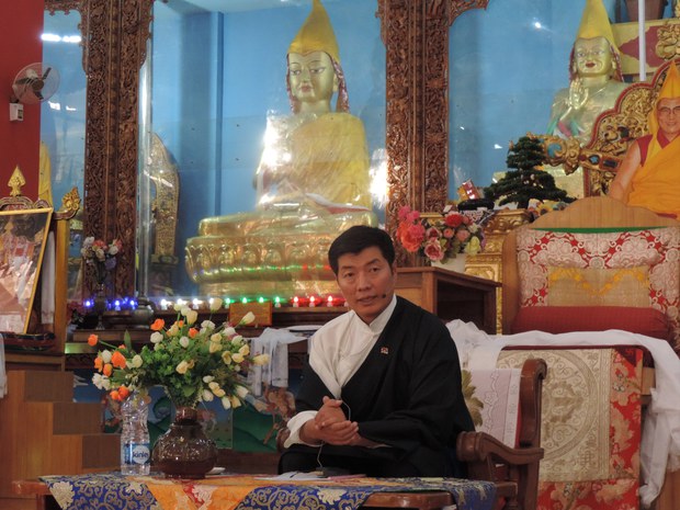 སྲིད་སྐྱོང་ནས་མོན་གྷོ་མི་མང་ལ་གཏམ་བཤད། སྲིད་སྐྱོང་ནས་མོན་གྷོ་མི་མང་ལ་གཏམ་བཤད།